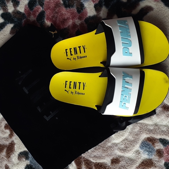 Rihanna‘s PUMA Women's Fenty Surf Sandal - Picture 1 of 8